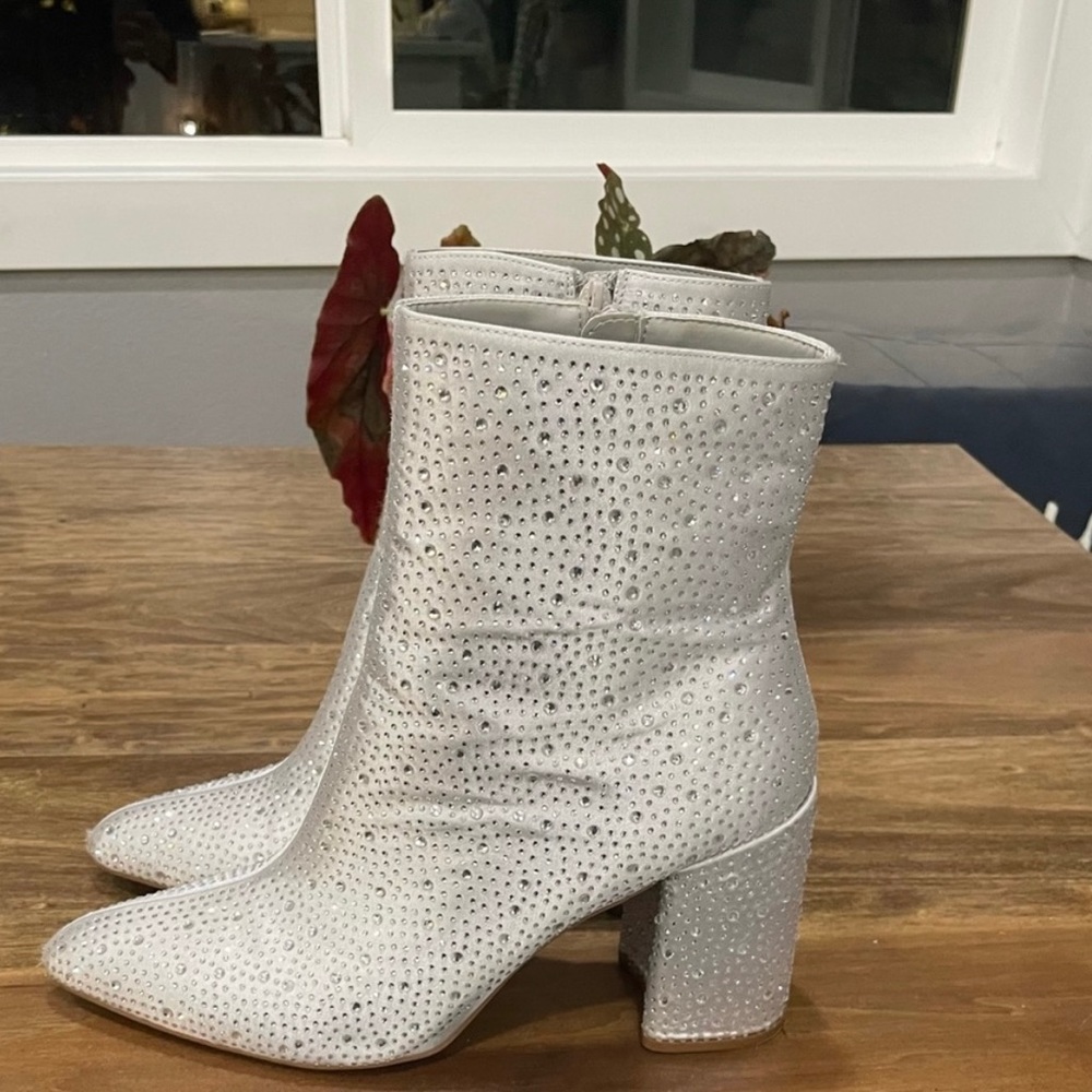 Qupid sparkly boot